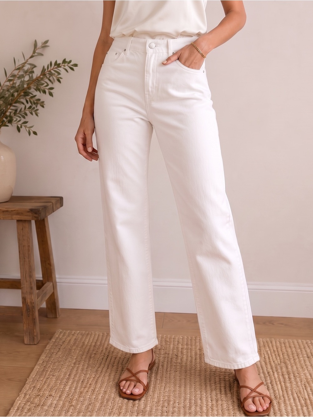 NWT JONES White Straight Leg Jeans
